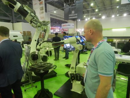 На виставці SteelFab у ОАЕ вдалося оцінити можливості сучасних роботизованих комплексів