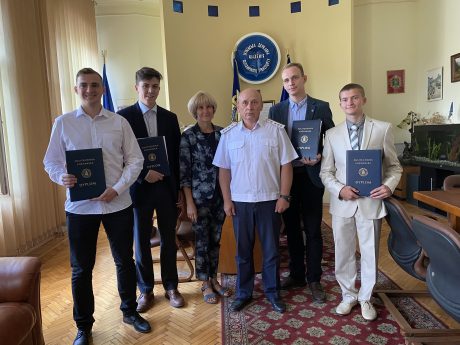 Відбулося урочисте вручення дипломів Познанської Політехніки магістрам-випускникам Українського державного університету залізничного транспорту за програмою «2 Дипломи»