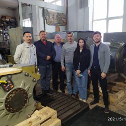 Експерти КазЦСЗТ у лабораторії механічного та електричного обладнання