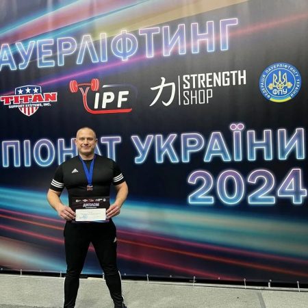 Вітаємо студента УкрДУЗТ Віктора Єременко 111-БОП-Д23, з бронзовою нагородою в Чемпіонаті України з класичного жиму лежачи серед ветеранів М1, у ваговій категорії до 120 кг, з результатом 137,5 кг