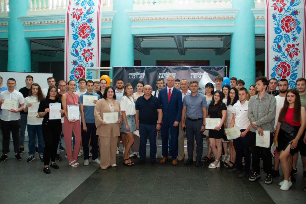 УкрДУЗТ урочисто привітав випускників 2025 року!