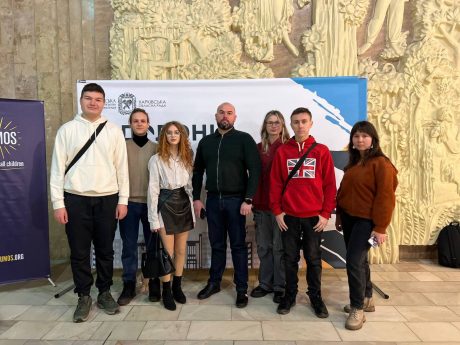 Студенти УкрДУЗТ взяли участь у заході «Долоні підтримки»