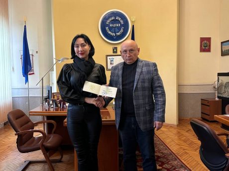 Щирі вітання з отриманням атестата професора!