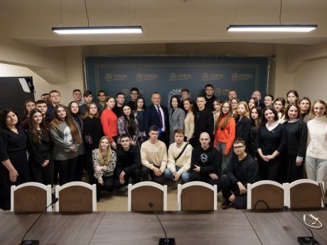 УкрДУЗТ долучився до відкритого діалогу студентської спільноти з представниками Уряду та ХОВА!