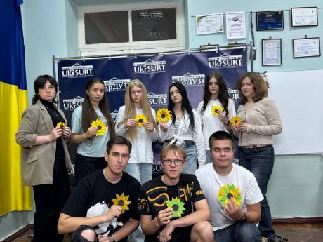 Соняхи пам’яті: створені руками студентів УкрДУЗТ!