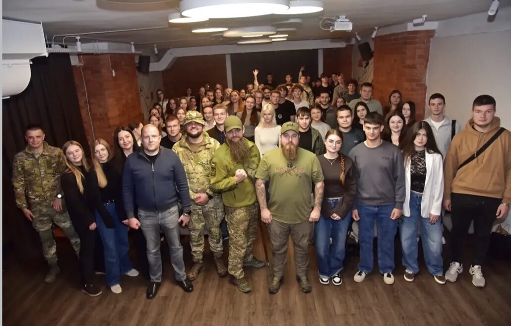 Студенти УкрДУЗТ долучилися до зустрічі молоді з військовослужбовцями.